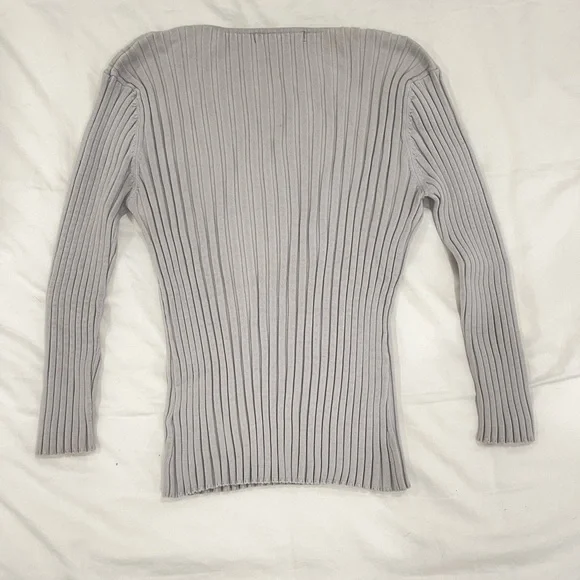Chic Ribbed Scoop Neck Sweater in Light Gray - Picture 2 of 3